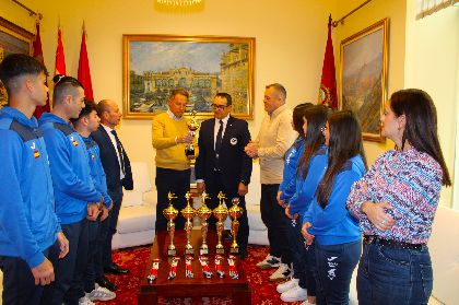 El alcalde de Lorca recibe a la expedicin local de karatecas premiados en el Campeonato Europeo WKB celebrado en Polonia 