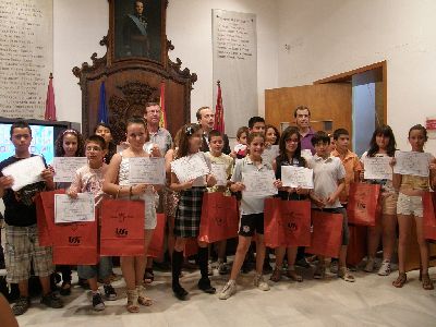 La Concejala de Educacin distingue a 17 alumnos de colegios de nuestro trmino municipal dentro del concurso de dibujo ''Crece en Seguridad''