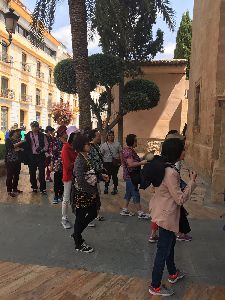 50 asiticos visitan Lorca consolidando la ciudad como destino de referencia para el turismo de cruceros 
