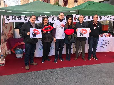 La Asociacin AEMA III realiza en Lorca la campaa ''Kiss Goodbye To Ms'' con el objetivo de recaudar fondos para la investigacin de la Esclerosis Mltiple