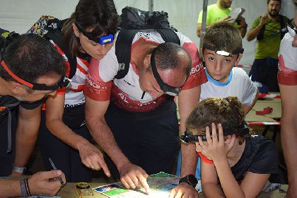 Un total de 540 personas de todas las edades participan en la travesa nocturna de montaa por la costa aguilea y Marina de Cope