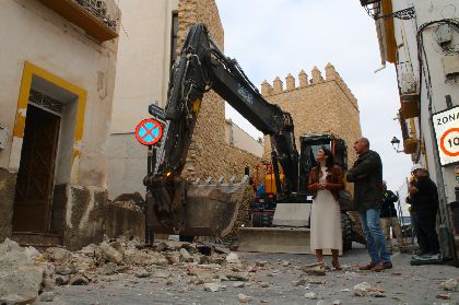 El Ayuntamiento derriba una edificacin para recuperar la Torre 9 y la Cortina 13 de la antigua Muralla Medieval 