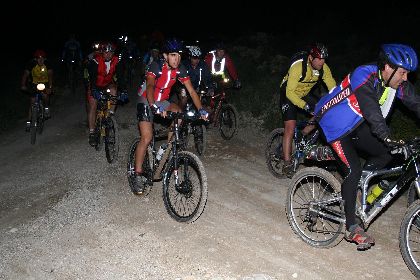 La ruta nocturna en bicicleta del pasado sbado tuvo una excelente aceptacin con ms de 50 participantes