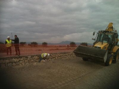 El Concejal de Agricultura supervisa las obras que el Ministerio de Medio Ambiente ejecuta en las pedanas de La Escucha y Almendricos para reparar carreteras afectadas por la inundacin