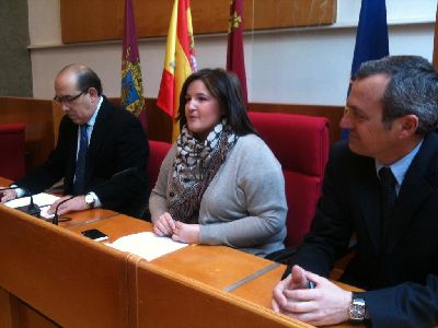 Los trabajadores del Fremap donan 3.000 euros a la Mesa Solidaria del Ayuntamiento de Lorca