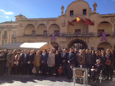 Lorca guarda silencio en memoria de las vctimas en el Da Internacional contra la violencia de gnero