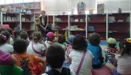La Red Municipal de Bibliotecas participa en las actividades de la escuela de verano desarrollada por la Asociacin Down Lorca 