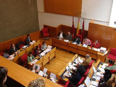 El Ayuntamiento congela los sueldos de Alcalde y concejales y recorta la asignacin de los grupos municipales