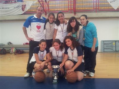 El colegio Madre de Dios se proclama campen regional de baloncesto cadete femenino en deporte escolar