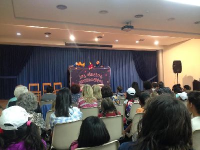La sesin de los ''Abuelos Cuentacuentos'' con motivo de la ''Muestra de Envejecimiento Activo'' rene a ms de medio centenar de nios en el Centro Cultural 