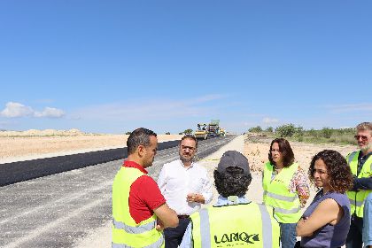 El alcalde en funciones visita los trabajos de asfaltado y el final de la mejora de la RM-C9, de Zarzadilla de Totana
