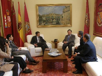 El Alcalde de Lorca recibe en el Ayuntamiento al Embajador de la Repblica Popular de China en Espaa