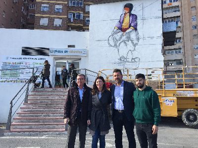 La iniciativa ''Lorca Art Proyect'' lleva el arte a la Plaza de Abastos de Lorca con el objetivo de embellecer espacios urbanos de carcter comercial
