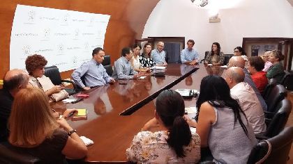 Los cuatro grupos municipales del Ayuntamiento de Lorca acuerdan llevar al Pleno del lunes una mocin conjunta para sobre la atencin a los refugiados	