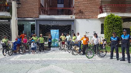 Lorca celebr el Da Mundial de la Bicicleta con un ciclopaseo por las principales calles de la ciudad en el que participaron decenas de personas