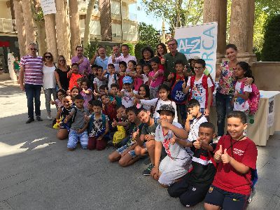 Alzheimer Lorca y el colegio San Cristbal conmemoran el Da Mundial del Alzheimer con una campaa informativa para concienciar a los lorquinos sobre la enfermedad