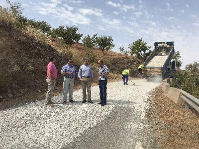 La Consejera de Fomento de la CARM invierte 36.000 euros en la reparacin del firme de la carretera que da acceso al paraje de Campo Lpez