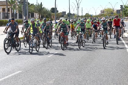 Un multitudinario ciclopaseo cierra la 45 edicin de los JDG