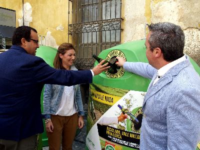 El Ayuntamiento de Lorca y Ecovidrio empiezan hoy la recogida de vidrio a favor de la Mesa Solidaria
