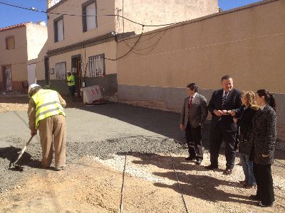 La inversin de ms de 2,7 millones de euros en el barrio del Calvario de Lorca permite la mejora de 14 calles y el entorno histrico de las ermitas