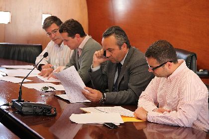 El Ayuntamiento de Lorca aprueba las primeras ayudas para 44 comercios sin seguro daados por los sesmos