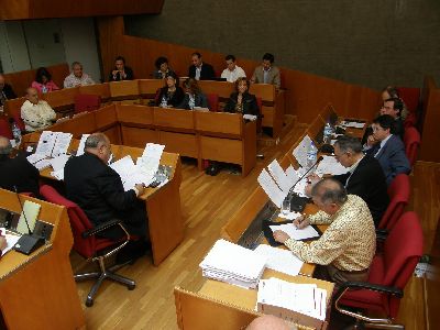 El Pleno pide por unanimidad al Ministerio de Fomento la mejora del ferrocarril para el municipio