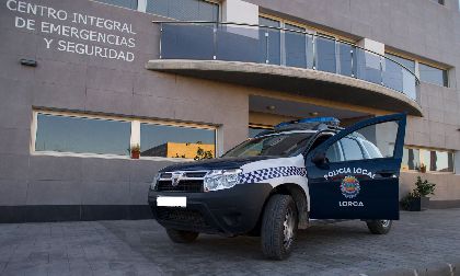 Agentes de la Polica Local detienen a un individuo como presunto autor de un robo con violencia en la calle Nogalte