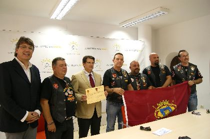 El alcalde recibe ayudas solidarias de los ayuntamientos de Pliego y Cllar de Baza, y de la universidad de Alicante