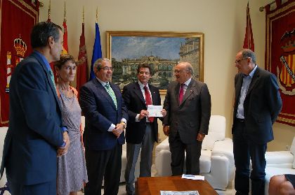 Los abogados espaoles donan 25.187 euros para ayudar a los afectados por los terremotos del 11 de mayo