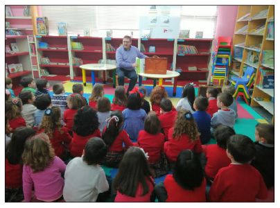 El escritor Carles Cano protagoniza un nuevo ''Encuentro con Autor'' ante 500 escolares de Educacin Infantil de todo el municipio