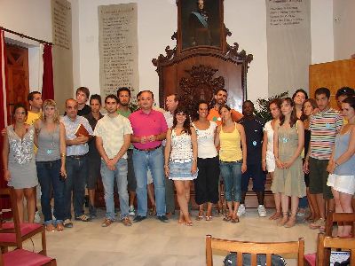 Los 19 jvenes participantes en el Campo de Trabajo Internacional de Medio Ambiente de Puntas de Calnegre visitan Lorca