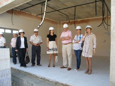 Las obras de construccin del Centro de Atencin Infantil de Cazalla, que ha supuesto una inversin de 556.000 euros y ofrecer 61 plazas para nios y nias, alcanzan su ecuador