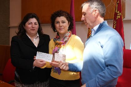 La Federacin de Bandas de la Regin de Murcia entrega 3.140 euros a la Mesa Solidaria de Lorca