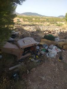 La concejala de Medio Ambiente procede a la limpieza y recogida de 848 toneladas de residuos incontrolados en Avils