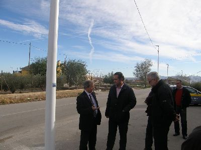 La Comunidad Autnoma mejora la seguridad vial con la instalacin de farolas antichoque en la diputacin lorquina de La Torrecilla