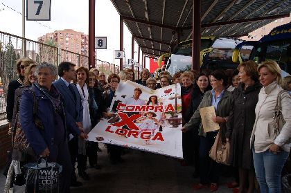 Medio centenar de murcianas abren la iniciativa ''Tod@s de compras por Lorca''
