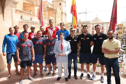 El Alcalde de Lorca recibe a las selecciones absolutas de Espaa y Rusia que preparan los Juegos Olmpicos en el Centro Internacional de Voley Playa de La Torrecilla