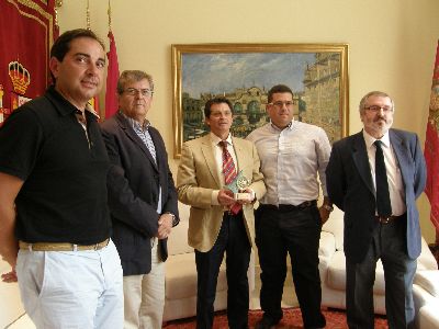 El Alcalde de Lorca recibe el Ecnomo de Bronce, distincin del Colegio de Economistas de la Regin