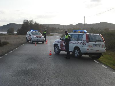 La Polica Local de Lorca detiene a un conductor cuyo vehiculo haba colisionado contra otros estacionados en la Carrtera de Granada