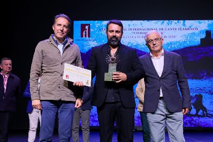 Jos Olmo Carrasco, de El Cuervo, Sevilla, ganador del Trofeo SOL DE ORO del XXXIII Festival Internacional de Cante Flamenco ''Ciudad del Sol''