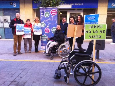 ASDIFILOR ocupar maana aparcamientos de Juan Carlos I con sillas de ruedas para mostrar lo molesto que es la ocupacin indebida ''5 minutos''