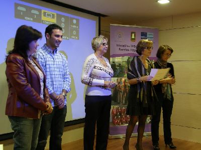 Lali Ibarra entrega los diplomas de participacin a los 28 jvenes de los barrios altos de Lorca del programa de insercin sociolaboral ''Tu y tu barrio''