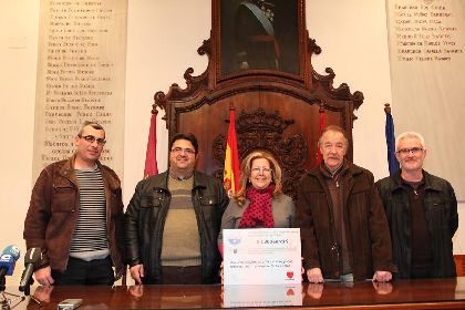 Las peas barcelonistas donan 3.800 euros a la Mesa Solidaria del Ayuntamiento de Lorca para los afectados por los sesmos