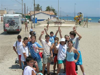 Los participantes en el EVAFO realizaron actividades en la playa de Calarreona
