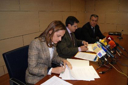 BBVA entrega al Ayuntamiento de Lorca 30 toneladas de material de construccin para rehabilitacin de edificios municipales