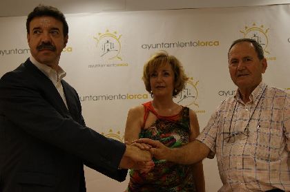 Procolor y Akzo Nobel donan al Ayuntamiento de Lorca 2.500 litros de pintura plstica para el arreglo de locales sociales y otras instalaciones daadas por los terremotos