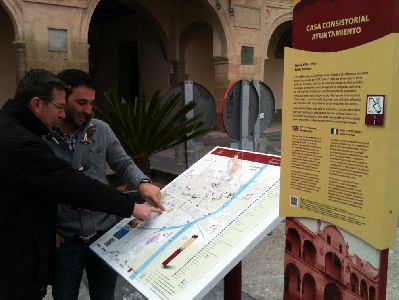 El Ayuntamiento de Lorca refuerza la sealizacin turstica con planos de situacin e indicadores de ubicacin de la oficina de turismo