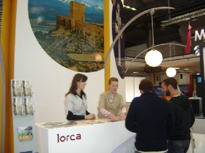 Cientos de periodistas y profesionales del turismo se interesan por la oferta de Lorca en el Saln de Catalua