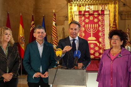 El alcalde de Lorca y el presidente de la Federacin San Clemente presentan el nuevo estandarte de Beni Aventuriel y la Pxide de Daysam