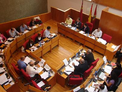 El Pleno de Lorca respalda la propuesta del Equipo de Gobierno Local para bajar el sello del coche y congelar el resto de impuestos municipales